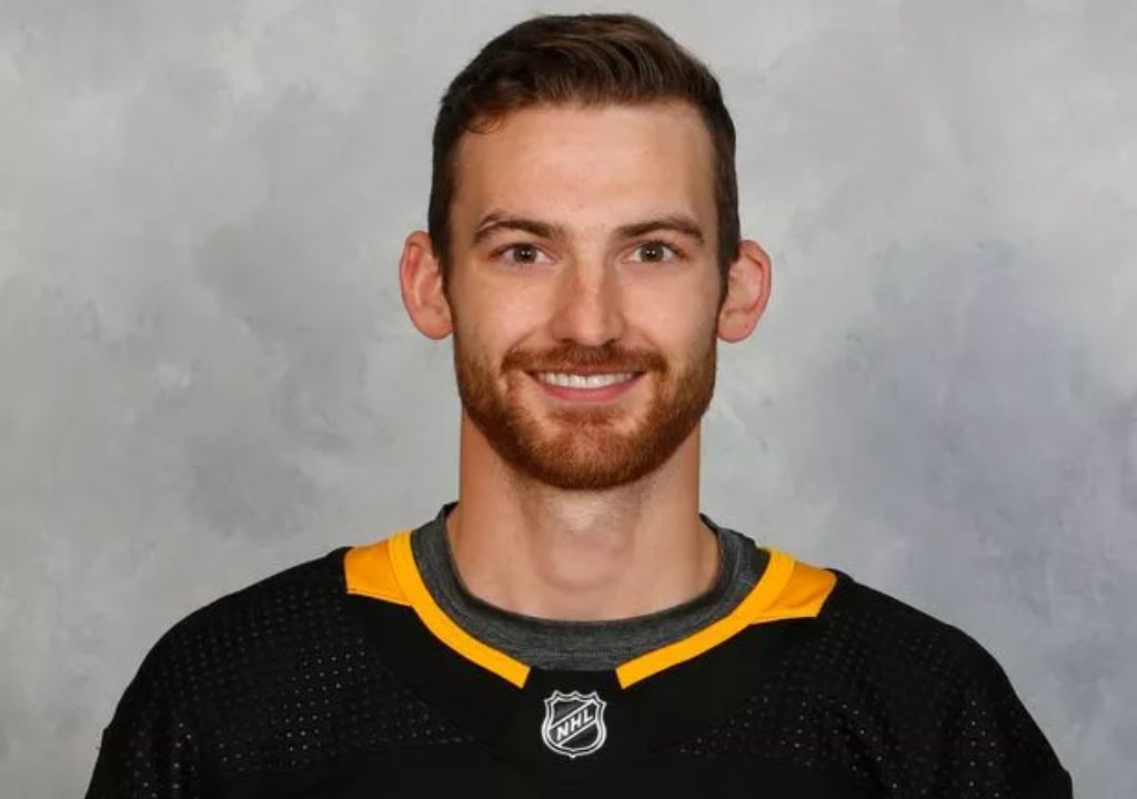 Adam Johnson of the NHL dies on ice