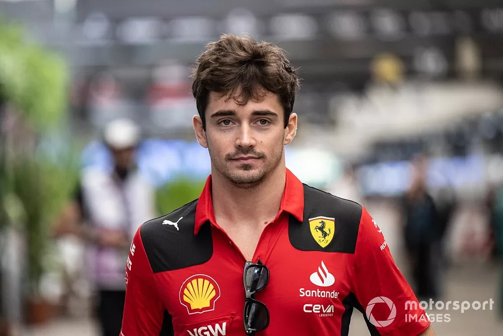 Leclerc signs extension